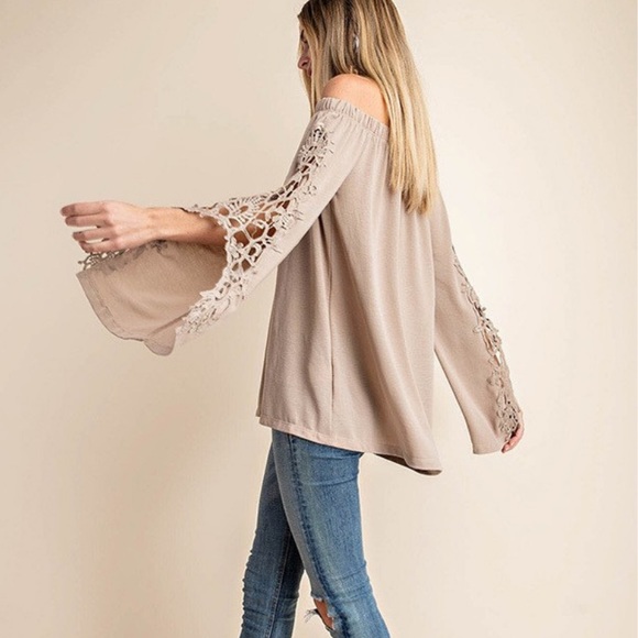 🌟HP!🌟Off-Shoulder Lace Sleeve Top - Picture 3 of 8